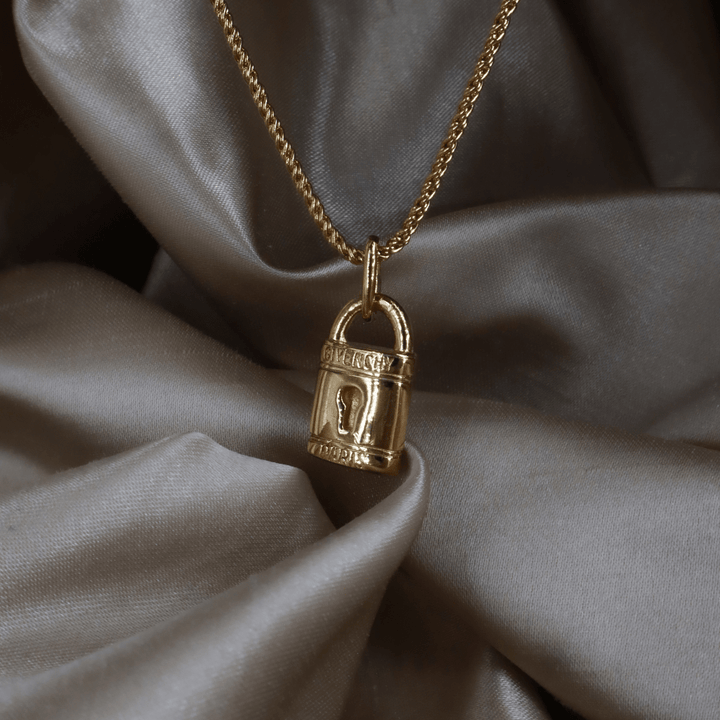 GIVENCHY 鎖頭吊墜項鏈（金色）｜未使用級美品 ｜｜VINTASY 中古美品 ｜ 香港最大型中古首飾收藏店｜ GIVENCHY ｜ 項鏈