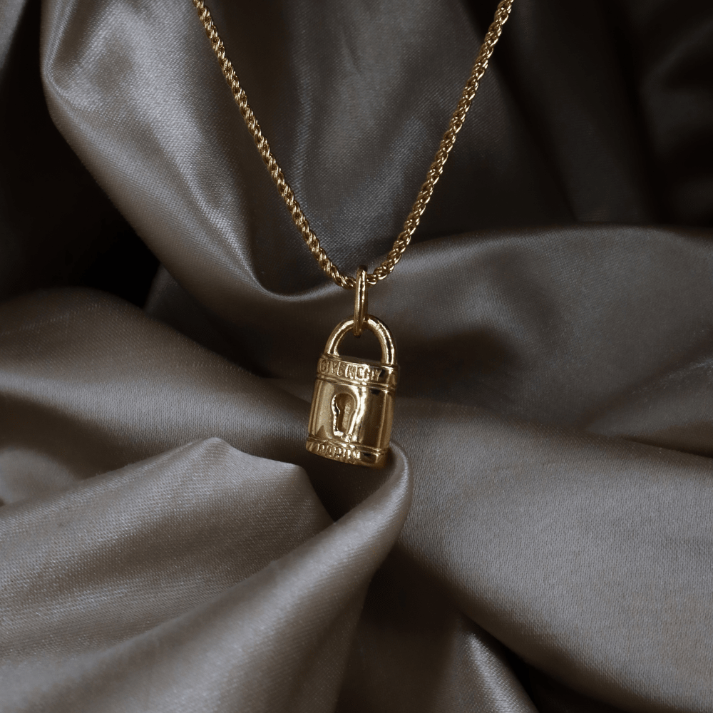 GIVENCHY 鎖頭吊墜項鏈（金色）｜未使用級美品 ｜｜VINTASY 中古美品 ｜ 香港最大型中古首飾收藏店｜ GIVENCHY ｜ 項鏈