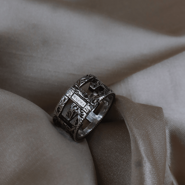 GUCCI 雕花G Logo寬版戒指（銀色復古款） - Vintasy戒指