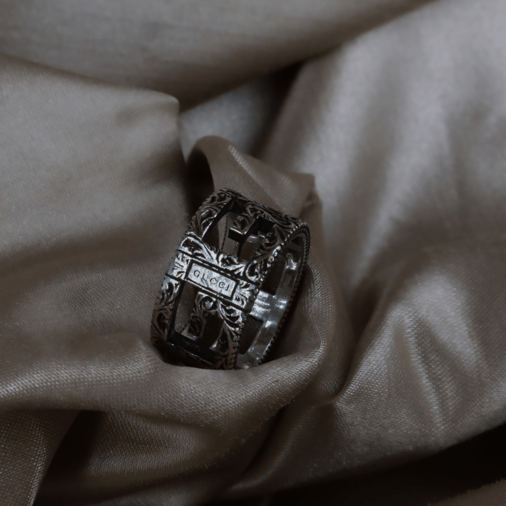 GUCCI 雕花G Logo寬版戒指（銀色復古款） - Vintasy戒指