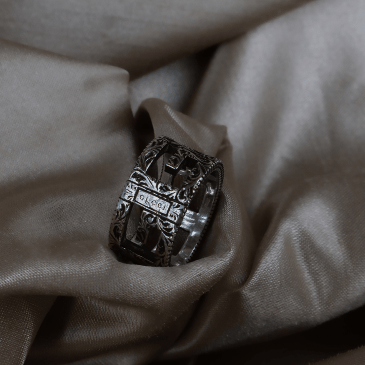 GUCCI 雕花G Logo寬版戒指（銀色復古款） - Vintasy戒指