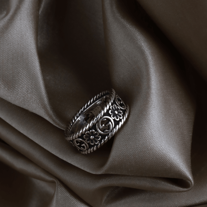 GUCCI GG 花卉鏤空寬版戒指（銀色）（GG Floral Openwork Ring） - Vintasy戒指