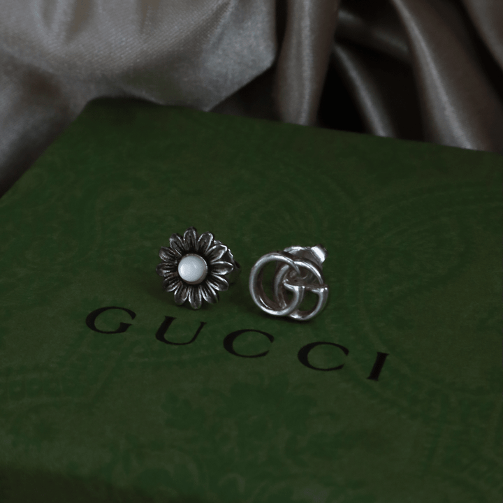 GUCCI 雛菊 GG 不對稱耳環（銀色） ｜附原盒 - Vintasy耳環