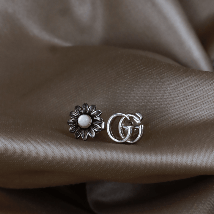 GUCCI 雛菊 GG 不對稱耳環（銀色） ｜附原盒 - Vintasy耳環