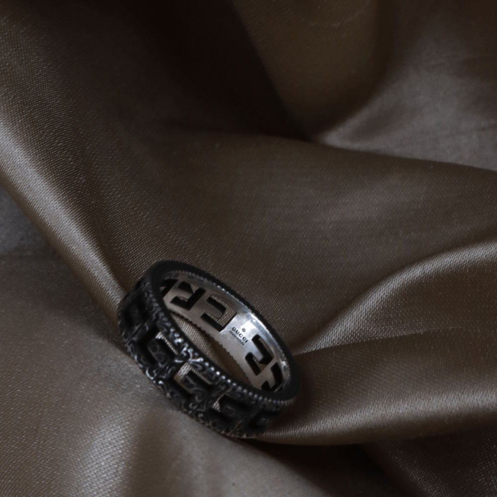 Gucci 經典 Interlocking G 開口雕刻寬版戒指 - Vintasy項鏈