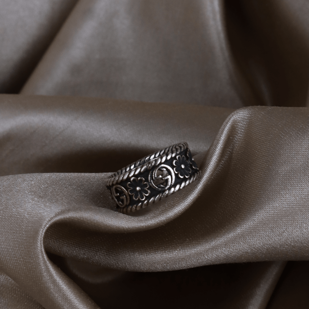GUCCI 復古銀色花卉Interlocking G戒指（Flower Band Ring款）| size 12 女裝！ - Vintasy戒指