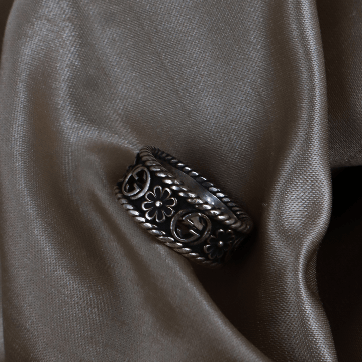 GUCCI 復古銀色花卉Interlocking G戒指（Flower Band Ring款）| size 12 女裝！ - Vintasy戒指
