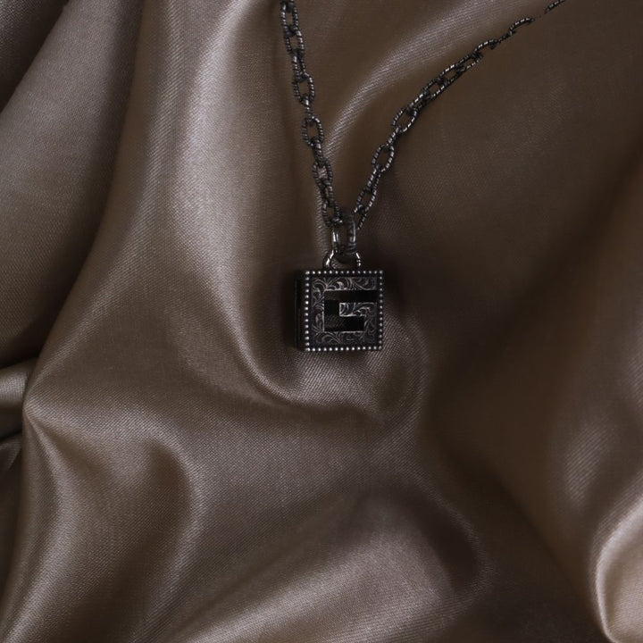 GUCCI NECKLACE WITH SQUARE G CROSS IN SILVER - Vintasy項鏈