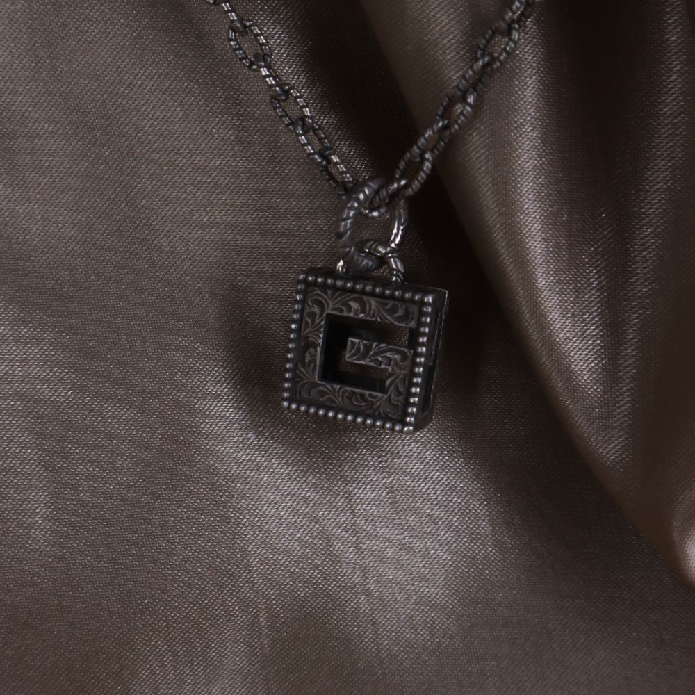 GUCCI NECKLACE WITH SQUARE G CROSS IN SILVER - Vintasy項鏈