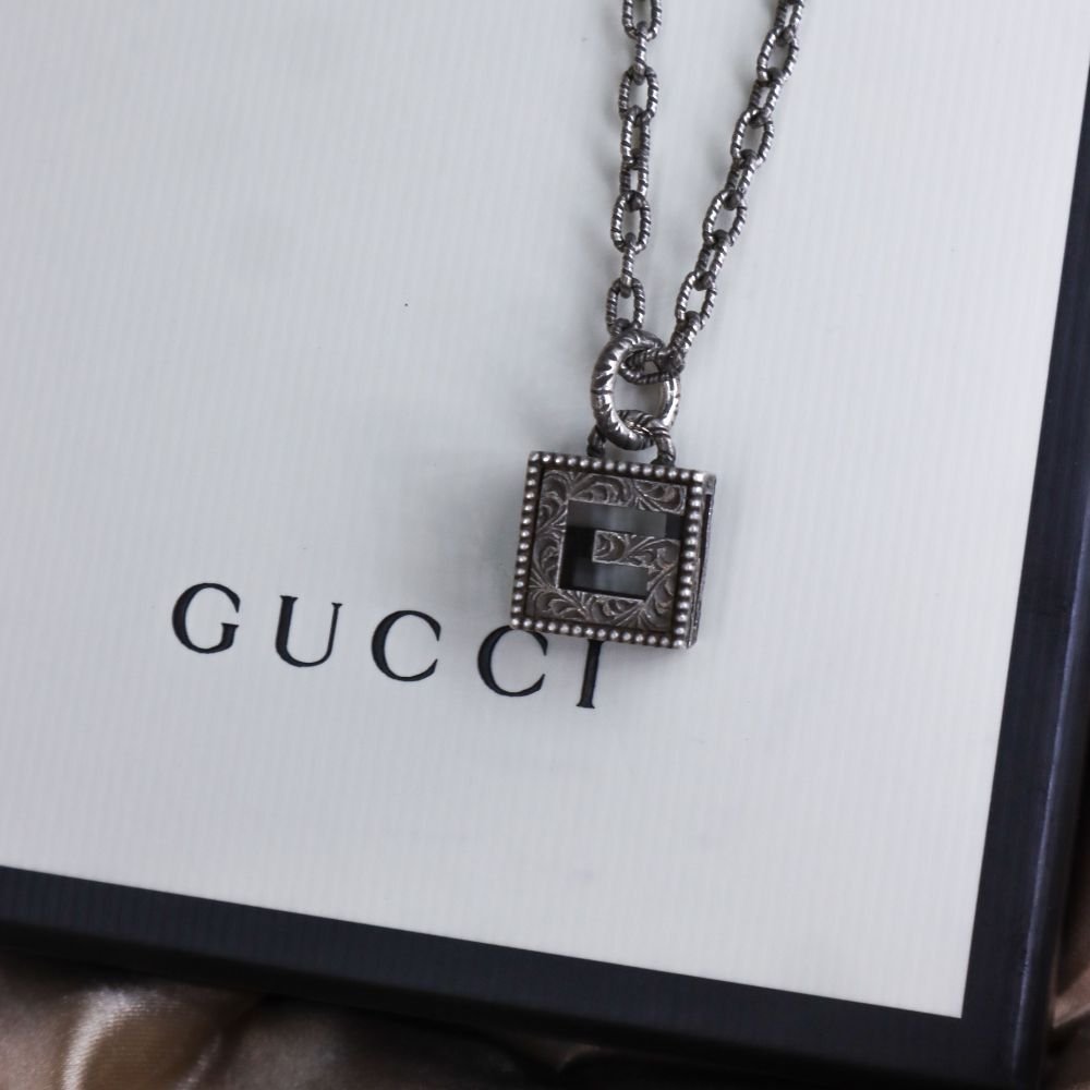 GUCCI NECKLACE WITH SQUARE G CROSS IN SILVER - Vintasy項鏈