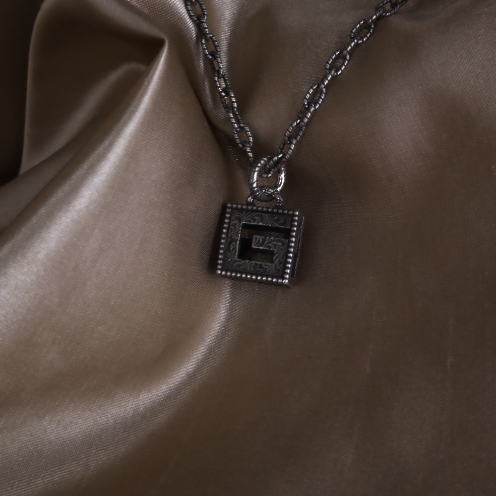 GUCCI NECKLACE WITH SQUARE G CROSS IN SILVER - Vintasy項鏈