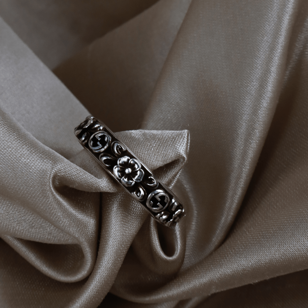 GUCCI 花紋雕刻銀戒指 | 附原盒 未使用 - Vintasy