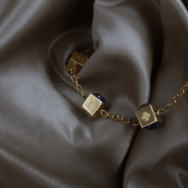 LOUIS VUITTON CUBE 方塊吊墜手鏈（金色配藍色閃石）｜未使用級美品・附原裝塵袋 ｜｜VINTASY 中古美品 ｜ 香港最大型中古首飾收藏店｜ LOUIS VUITTON ｜ 手鏈