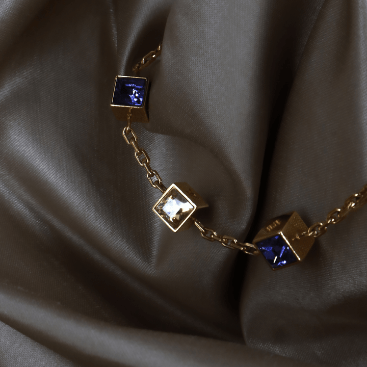 LOUIS VUITTON CUBE 方塊吊墜手鏈（金色配藍色閃石）｜未使用級美品・附原裝塵袋 ｜｜VINTASY 中古美品 ｜ 香港最大型中古首飾收藏店｜ LOUIS VUITTON ｜ 手鏈