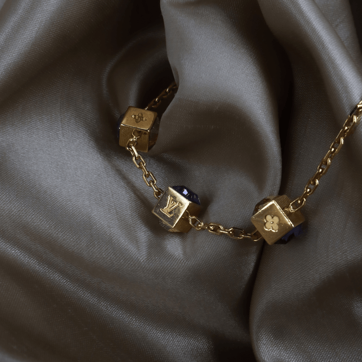 LOUIS VUITTON CUBE 方塊吊墜手鏈（金色配藍色閃石）｜未使用級美品・附原裝塵袋 ｜｜VINTASY 中古美品 ｜ 香港最大型中古首飾收藏店｜ LOUIS VUITTON ｜ 手鏈