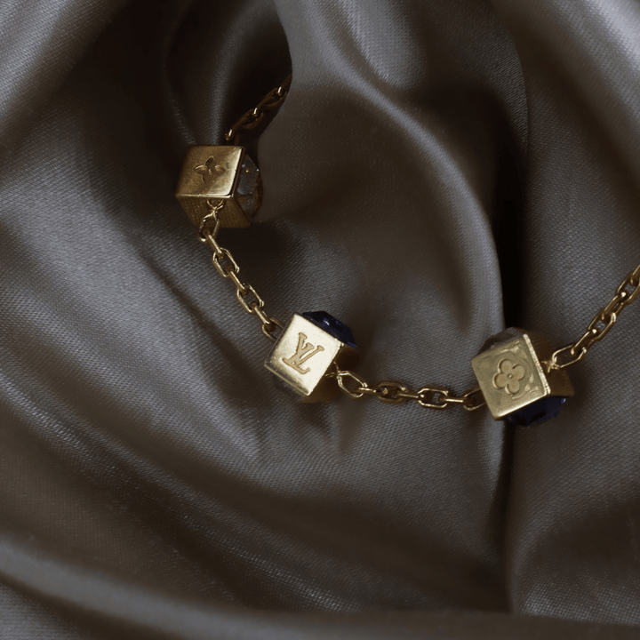 LOUIS VUITTON CUBE 方塊吊墜手鏈（金色配藍色閃石）｜未使用級美品・附原裝塵袋 ｜｜VINTASY 中古美品 ｜ 香港最大型中古首飾收藏店｜ LOUIS VUITTON ｜ 手鏈