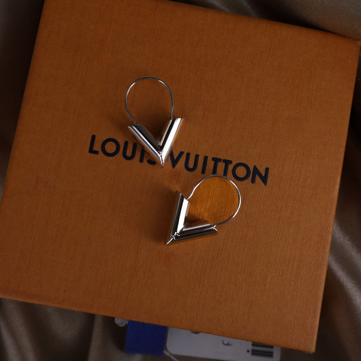 LOUIS VUITTON Essential V 環狀耳環 - Vintasy耳環