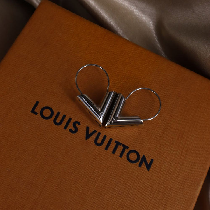 LOUIS VUITTON Essential V 環狀耳環 - Vintasy耳環