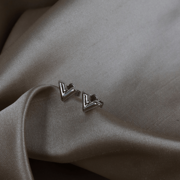 LOUIS VUITTON Essential V 耳環 |極罕現貨 - Vintasy