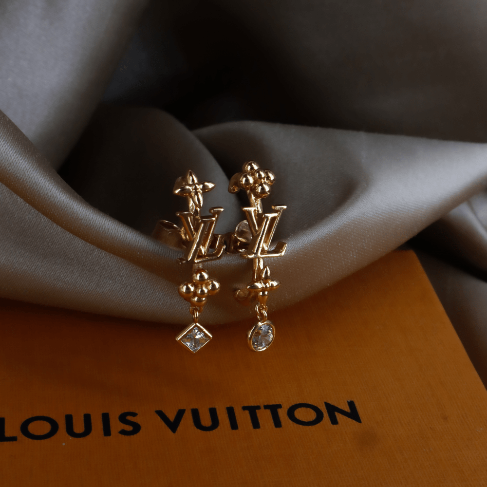 LOUIS VUITTON Essential V 水晶垂墜耳環 ｜附原盒 ｜｜VINTASY 中古美品 ｜ 香港最大型中古首飾收藏店｜ Louis Vuitton ｜ 戒指