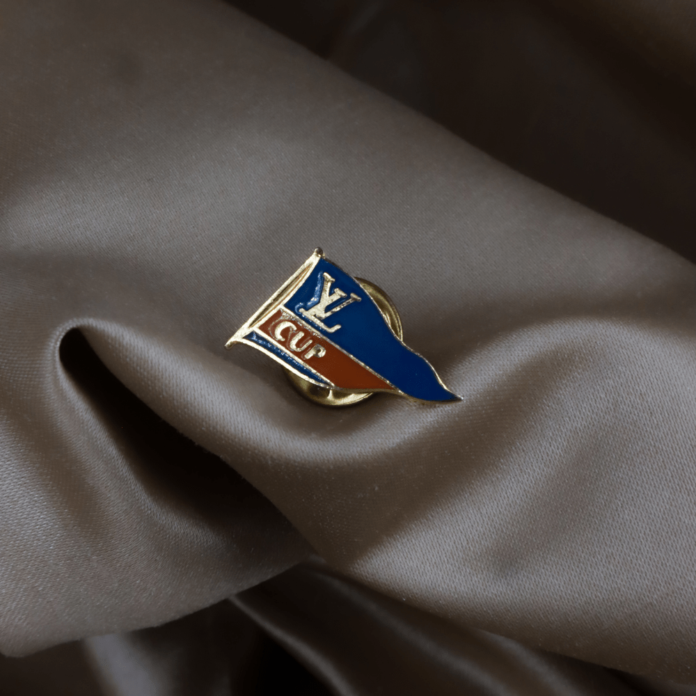 LOUIS VUITTON LV Cup 經典帆船徽章 - Vintasy