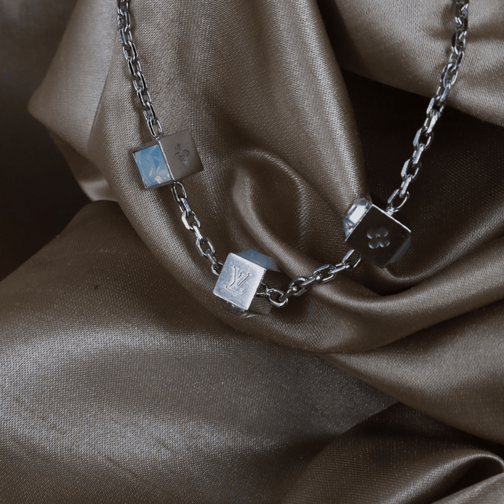 LOUIS VUITTON 銀色LV方塊吊墜手鏈（LV Cub款） - Vintasy手鏈