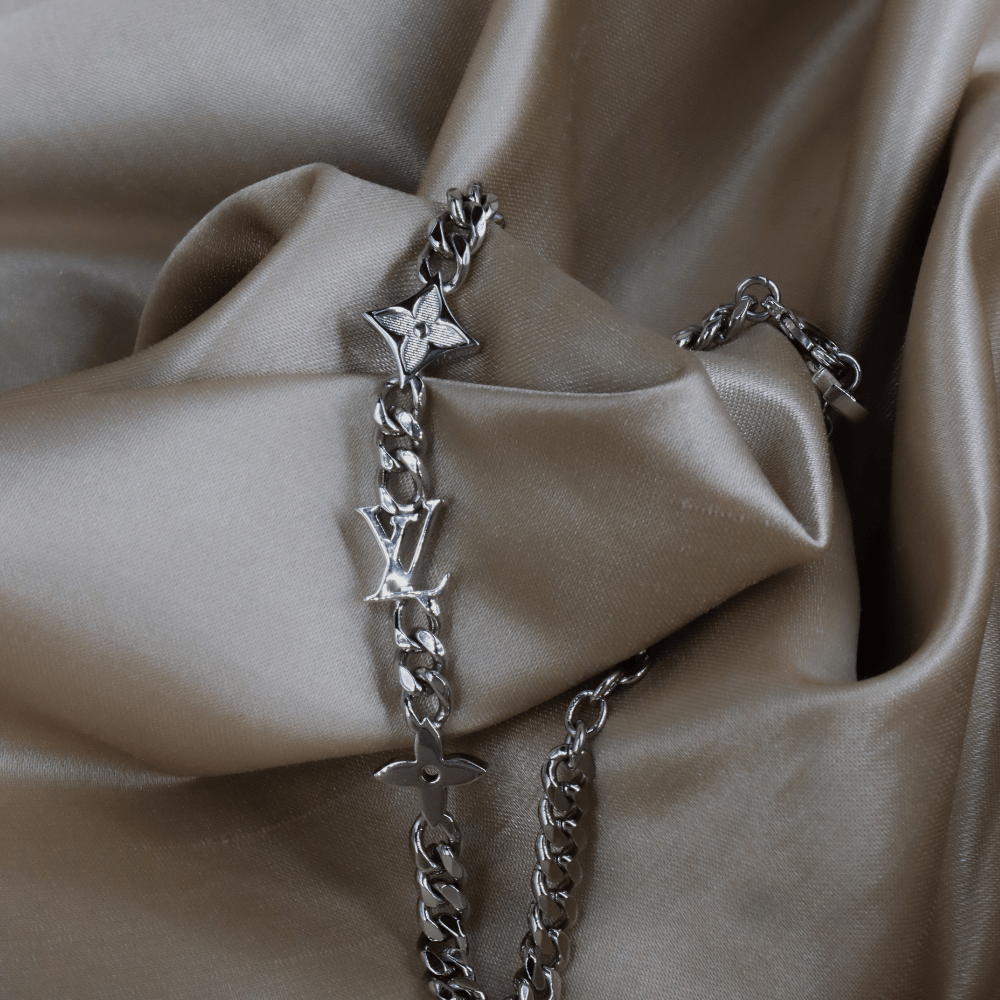 LOUIS VUITTON Monogram Chain Bracelet（銀色鏈節手鏈）| 未使用附原盒！ - Vintasy