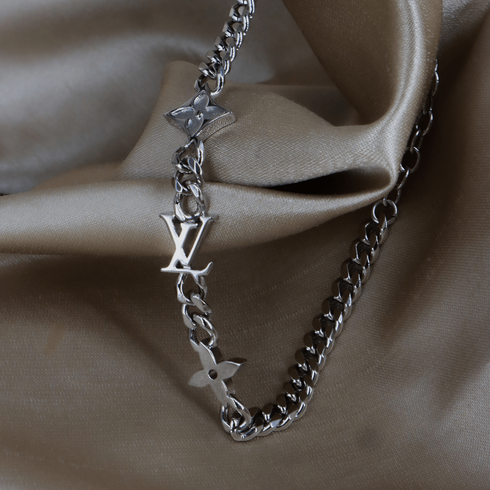 LOUIS VUITTON Monogram Chain Bracelet（銀色鏈節手鏈）| 未使用附原盒！ - Vintasy