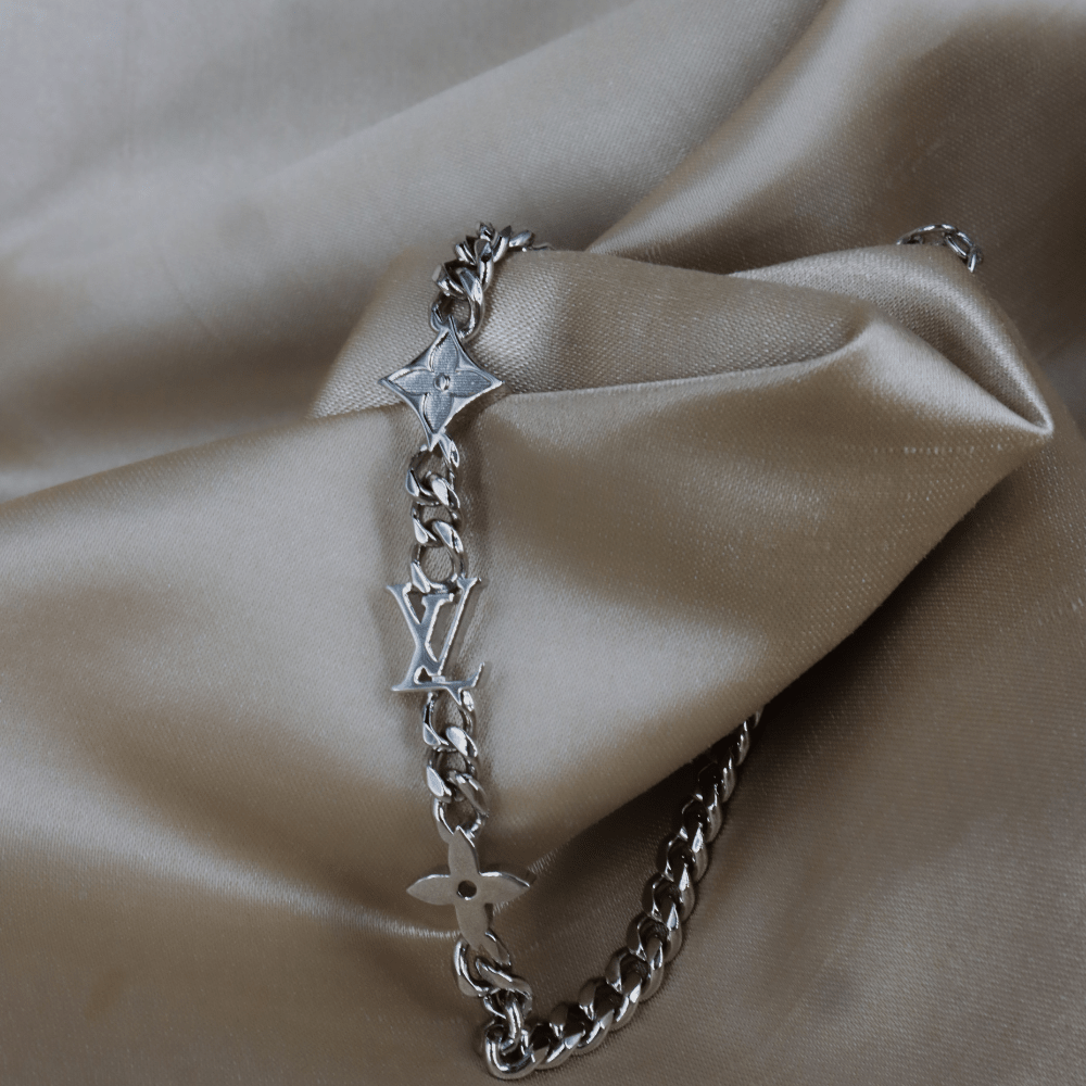 LOUIS VUITTON Monogram Chain Bracelet（銀色鏈節手鏈）| 未使用附原盒！ - Vintasy