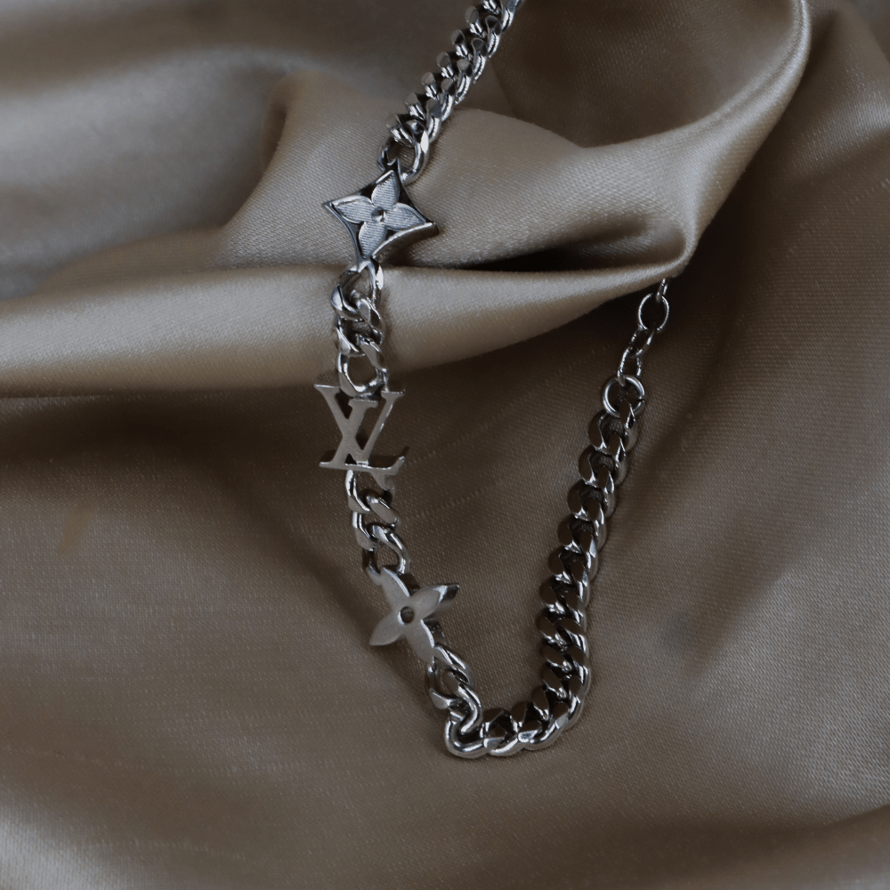 LOUIS VUITTON Monogram Chain Bracelet（銀色鏈節手鏈）| 未使用附原盒！ - Vintasy