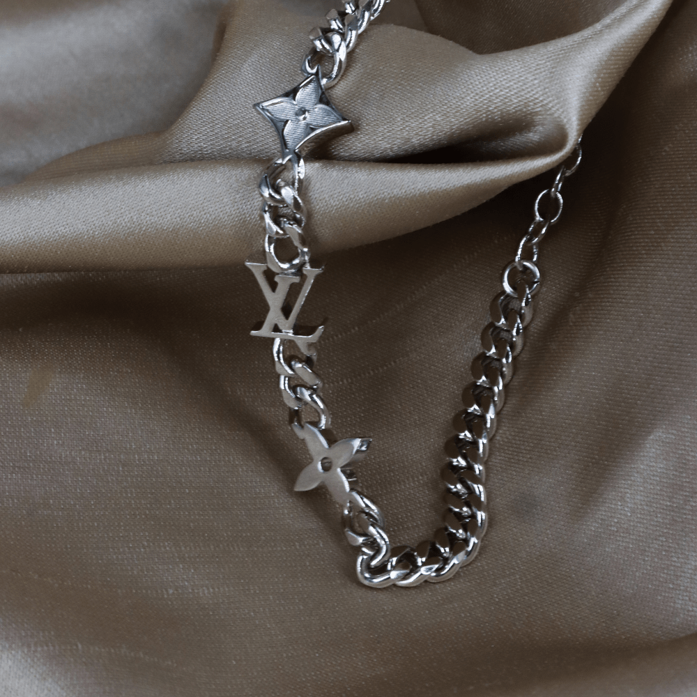 LOUIS VUITTON Monogram Chain Bracelet（銀色鏈節手鏈）| 未使用附原盒！ - Vintasy