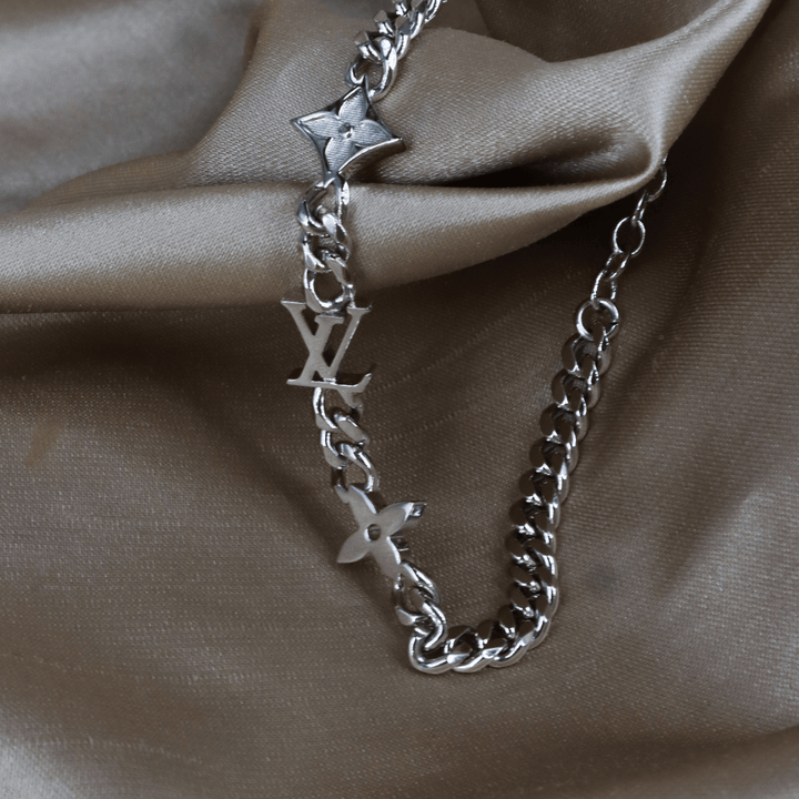LOUIS VUITTON Monogram Chain Bracelet（銀色鏈節手鏈）| 未使用附原盒！ - Vintasy