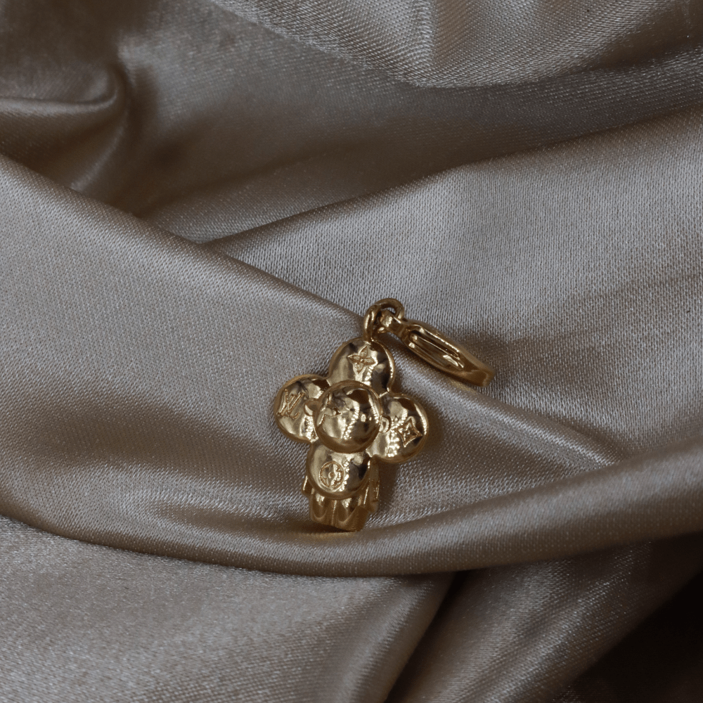 LOUIS VUITTON Monogram Flower Charm（M0405） - Vintasy