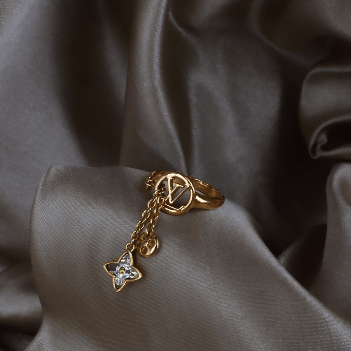 LOUIS VUITTON Monogram Flower 垂墜戒指（金色）｜附原盒 - Vintasy手鏈