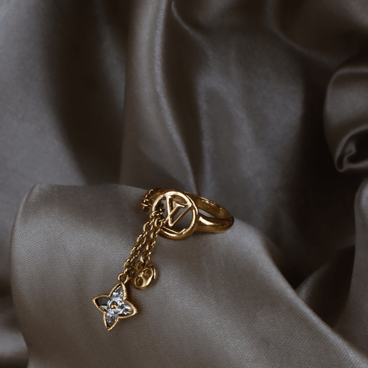 LOUIS VUITTON Monogram Flower 垂墜戒指（金色）｜附原盒 - Vintasy手鏈