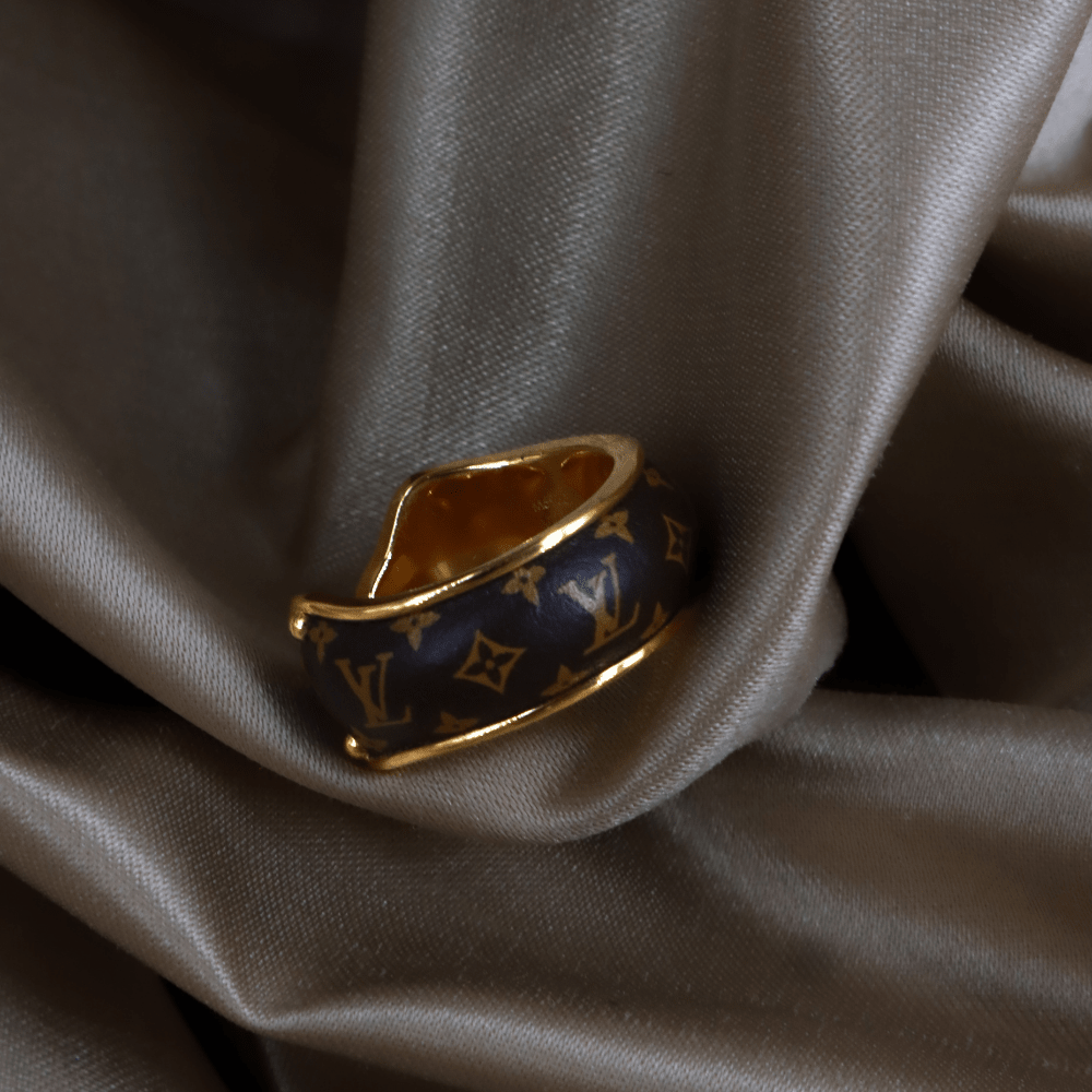 Louis Vuitton Monogram Heritage Ring ｜入門級價錢 - Vintasy