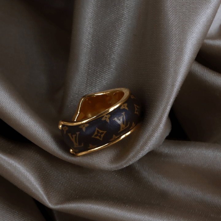 Louis Vuitton Monogram Heritage Ring ｜入門級價錢 - Vintasy