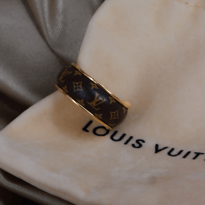Louis Vuitton Monogram Heritage Ring ｜入門級價錢 - Vintasy