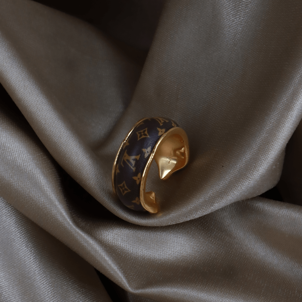 Louis Vuitton Monogram Heritage Ring ｜入門級價錢 - Vintasy