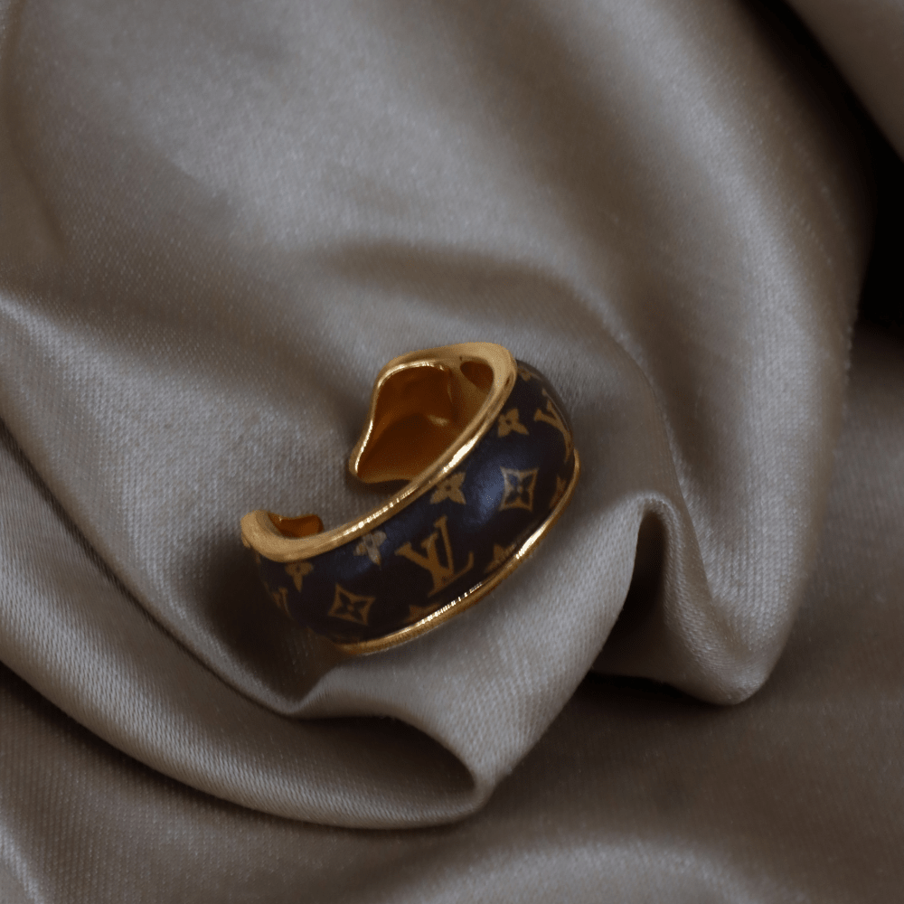 Louis Vuitton Monogram Heritage Ring ｜入門級價錢 - Vintasy