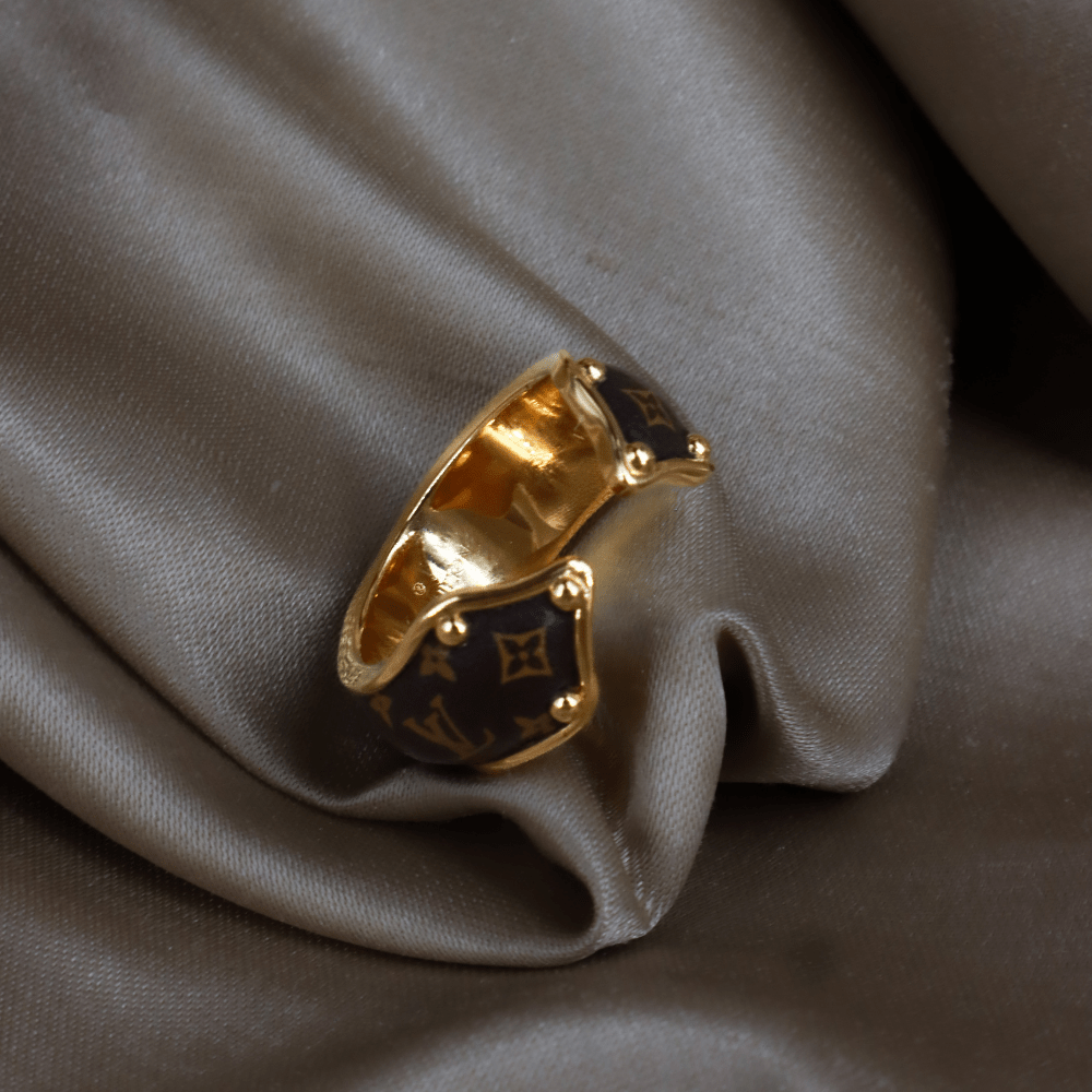 Louis Vuitton Monogram Heritage Ring ｜入門級價錢 - Vintasy
