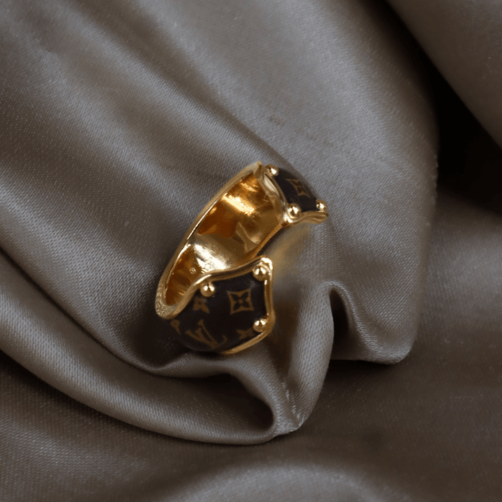 Louis Vuitton Monogram Heritage Ring ｜入門級價錢 - Vintasy