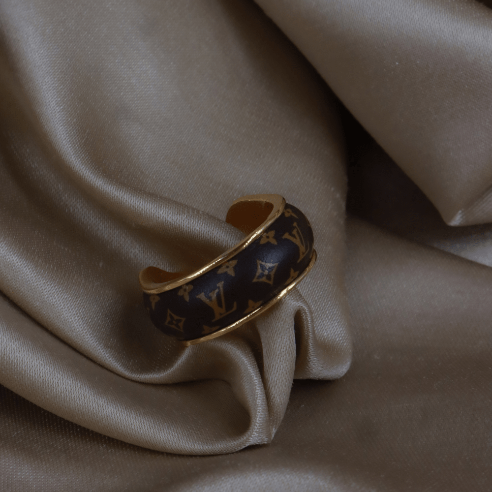 Louis Vuitton Monogram Heritage Ring ｜入門級價錢 - Vintasy