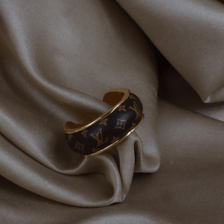 Louis Vuitton Monogram Heritage Ring ｜入門級價錢 - Vintasy