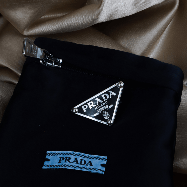 PRADA 三角Logo耳夾 | 近年熱賣款 - Vintasy
