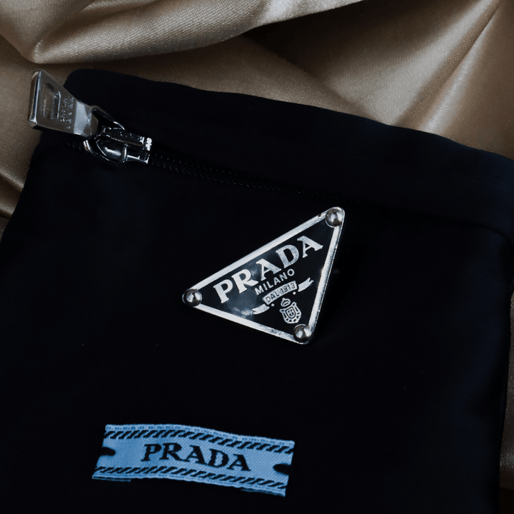 PRADA 三角Logo耳夾 | 近年熱賣款 - Vintasy