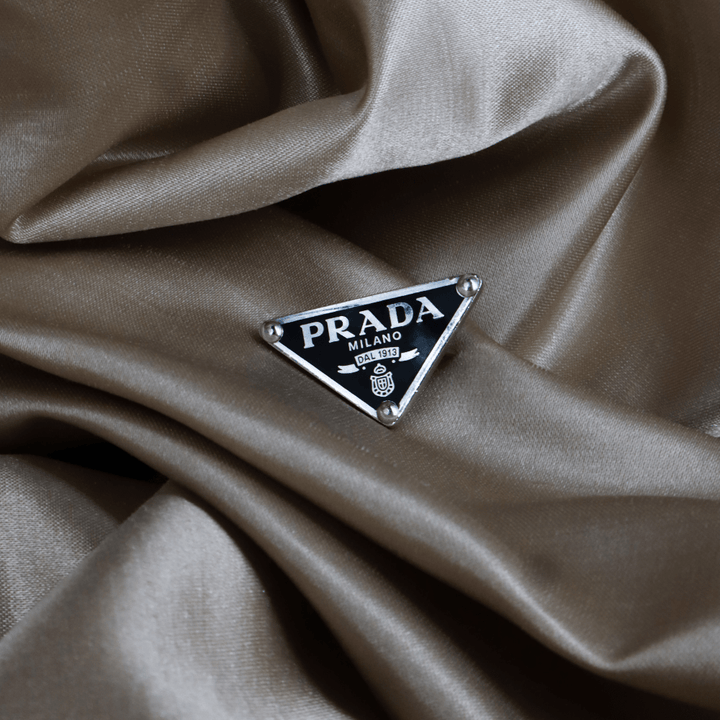 PRADA 三角Logo耳夾 | 近年熱賣款 - Vintasy