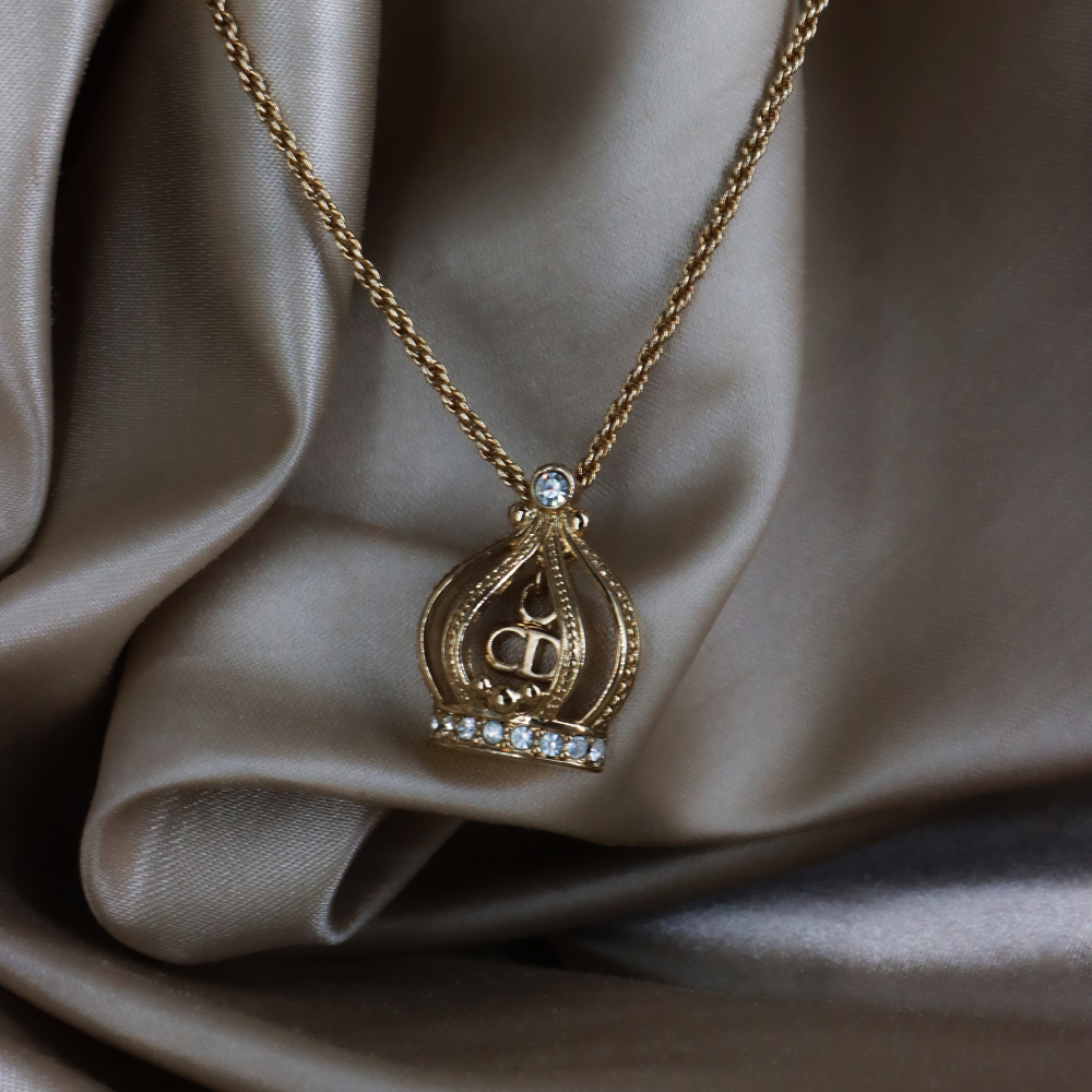 CHRISTIAN DIOR 皇冠造型 CD 閃石項鏈（金色）皇冠吊墜細節
