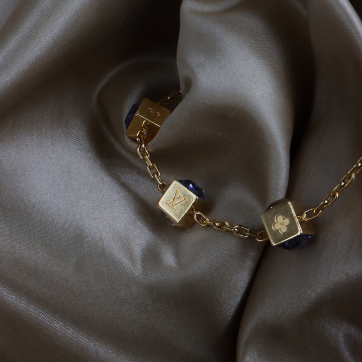 LOUIS VUITTON CUBE 方塊吊墜手鏈（金色配藍色閃石）方塊立體側面