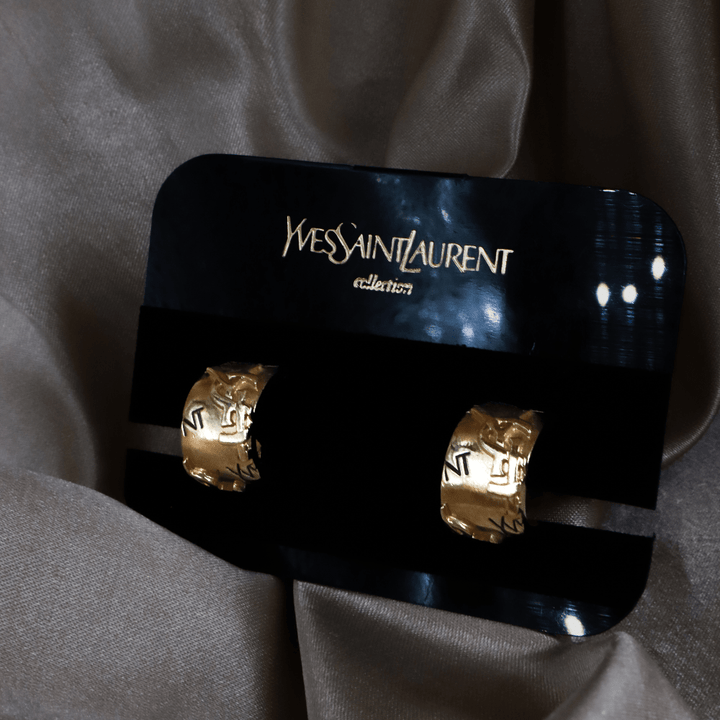 Yves Saint Laurent Monogram Hoop Ear Clip| 1990年代 ｜原盒未使用 - Vintasy項鏈